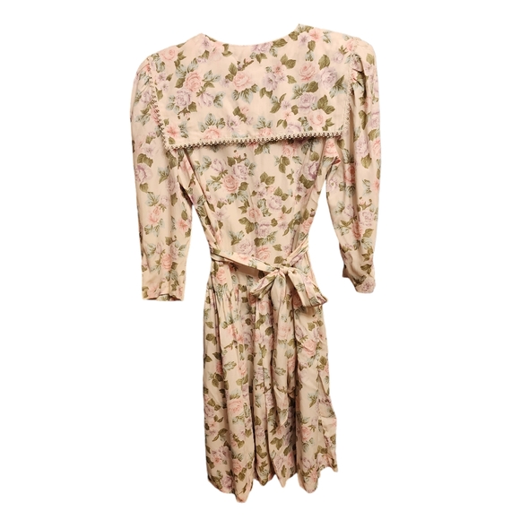 Vintage Floral Cottagecore Romper - Picture 3 of 12